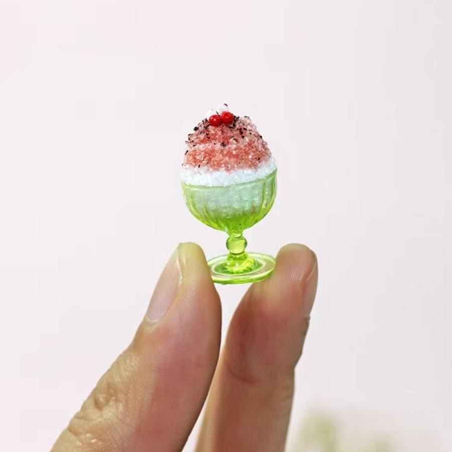 【1点のみ販売】【全5種類から選べる】【カップ本体の色はランダム】ミニチュアかき氷 約17mm ミニチュアフード スイーツ ドールハウス カフェ小物 樹脂製 |  | 10