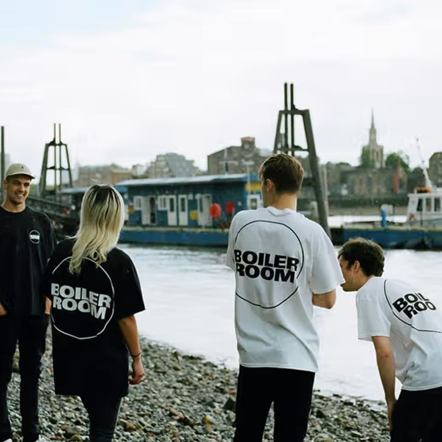 BOILER ROOM (ボイラー ルーム) CORE T-SHIRT (BLACK) [ボイラー