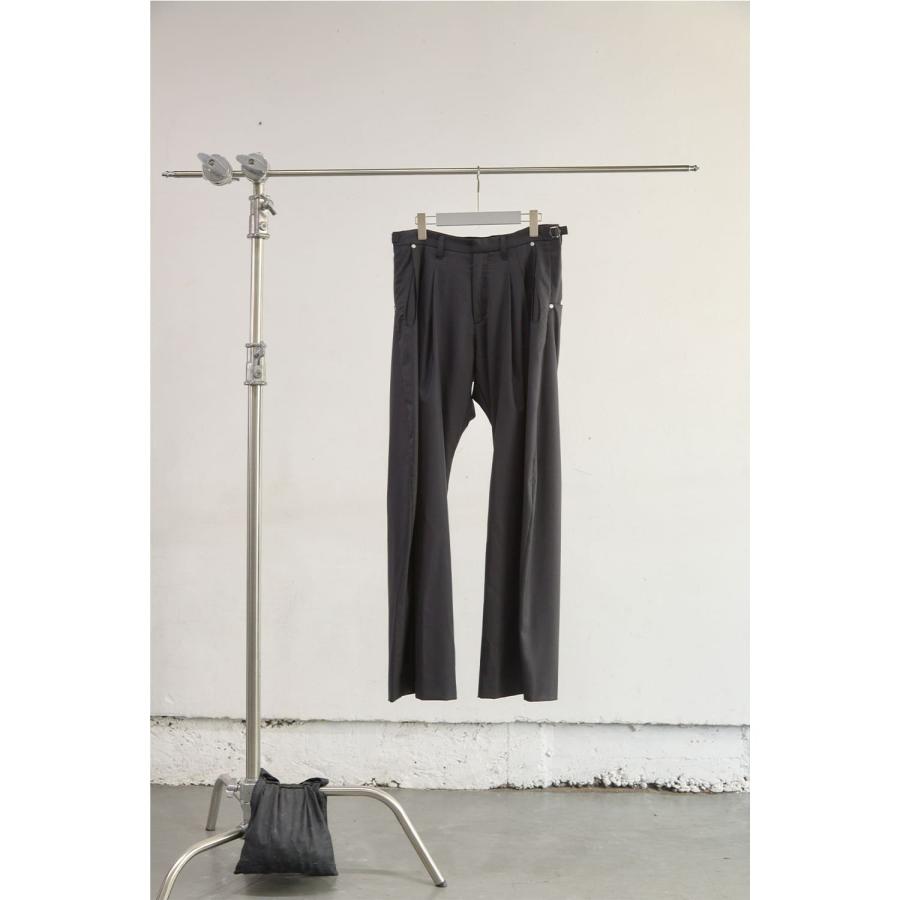 NVRFRGT（ネヴァーフォーゲット） | 2TUCKED CURVED LEG TROUSERS
