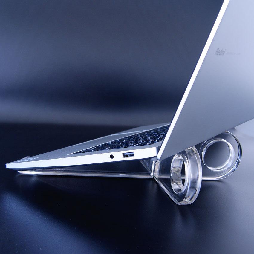 新商品! アクリル製ノートパソコンスタンド 調節可能 キラキラ 綺麗 お洒落 PDA-STN32BKN【ノートパソコン用アクリルスタンド（縦置きタイプ