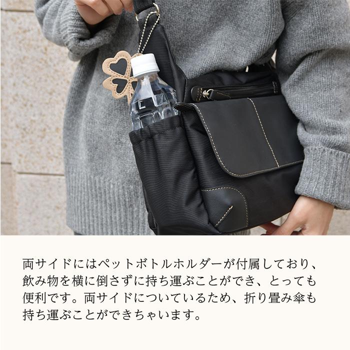 ZAZAクローバーチャームカブセ多収納ショルダーバッグ シワ ZAZAクローバーチャームカブセ多収納ショルダーバッグ シワ