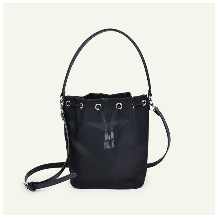 美品 ブラック ナイロン 巾着型バッグ 巾着バッグ ナイロンバッグ メンズ レディース 巾着ショルダー