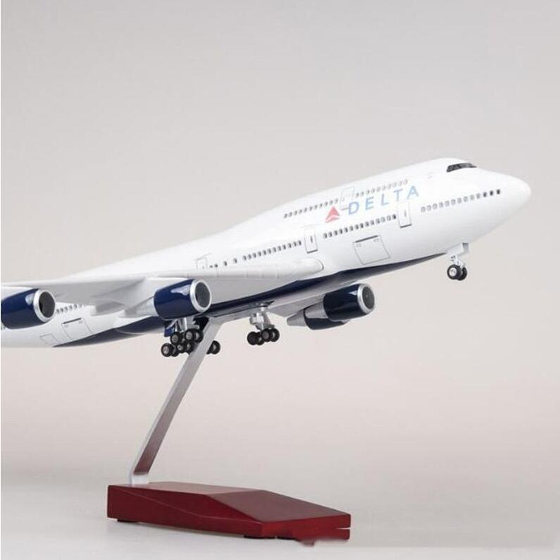 デルタ航空B747 航空機模型 模型 飛行機 アメリカ LED点灯 USB充電 スタンド付 旅行 エアライン 旅客機 旅 おもちゃ コレクション