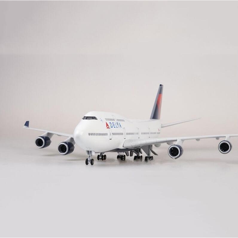 デルタ航空B747 航空機模型 模型 飛行機 アメリカ LED点灯 USB充電 スタンド付 旅行 エアライン 旅客機 旅 おもちゃ コレクション