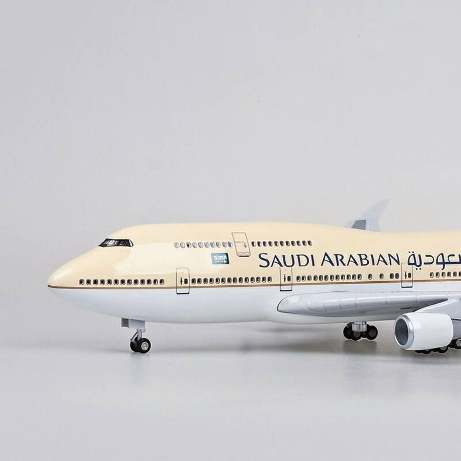 サウジアラビア 模型飛行機 LEDライト ギア付 飾り 置物 旅行 サウジアラビア 模型飛行機 LEDライト ギア付 飾り 置物 旅行