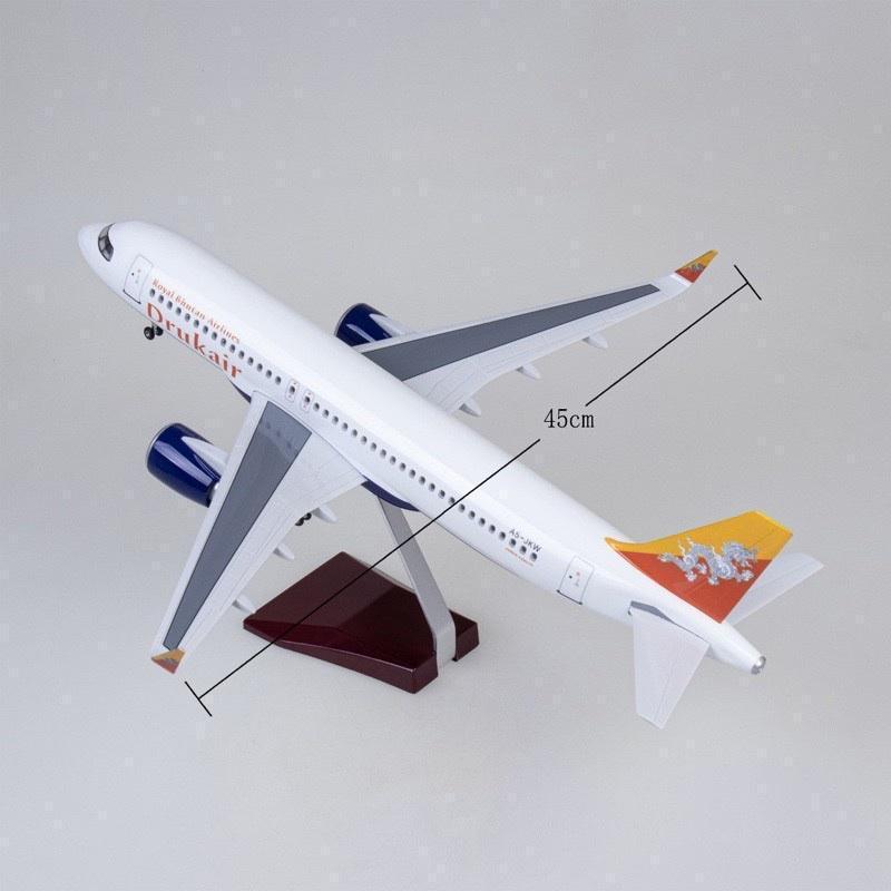 飛行機模型　トルコ航空スタンド付非売品 飛行機模型 トルコ航空スタンド付非売品 飛行機模型 トルコ航空