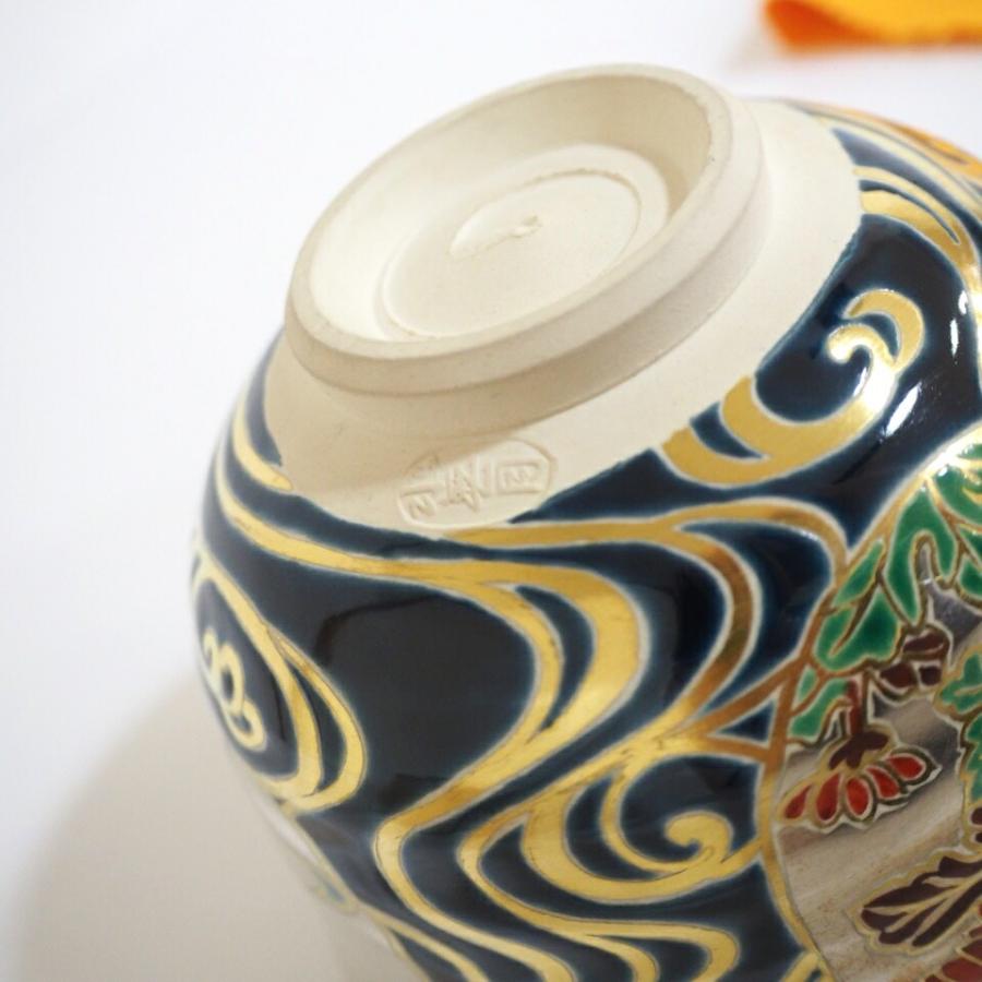 紺地団扇流水茶碗　水無月窯　芳哉造【中古美品】 六月の特売品】水無月窯 藤谷芳哉作 団扇に流水 茶碗 抹茶茶碗