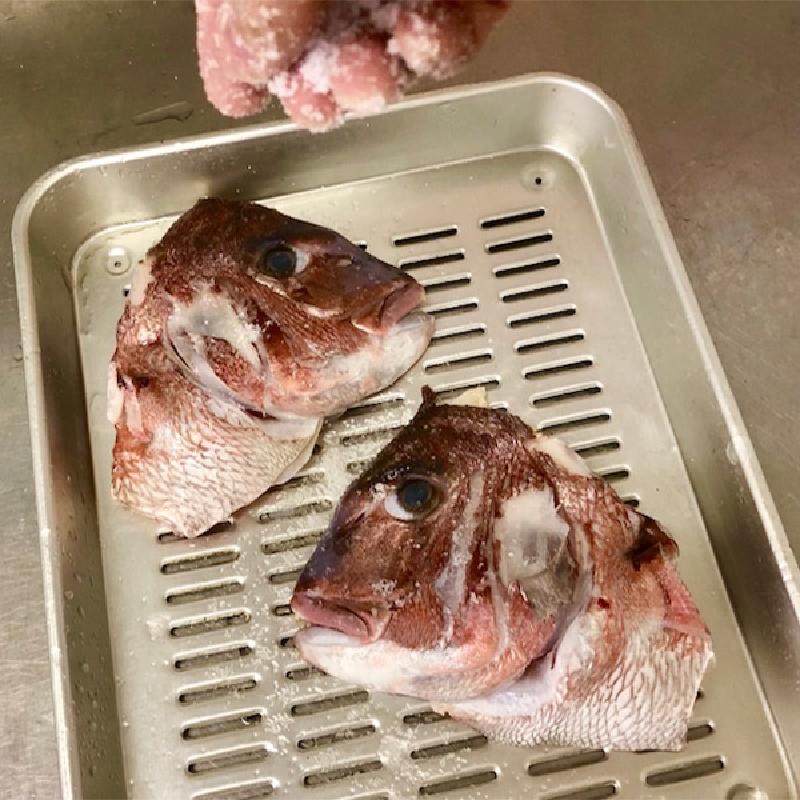 真鯛 お頭 ハーフカット 特大 2個 （2パック）鯛かぶと 鯛あら 鯛めし たい タイ タイ 鯛 愛媛産 冷凍 歳末 お歳暮 年末グルメ 贈答 迎春 | おさかな問屋 魚奏 | 12