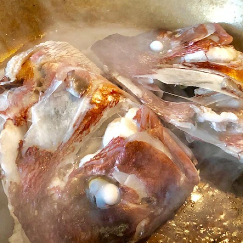 真鯛 お頭 ハーフカット 特大 2個 （2パック）鯛かぶと 鯛あら 鯛めし たい タイ タイ 鯛 愛媛産 冷凍 歳末 お歳暮 年末グルメ 贈答 迎春 | おさかな問屋 魚奏 | 14