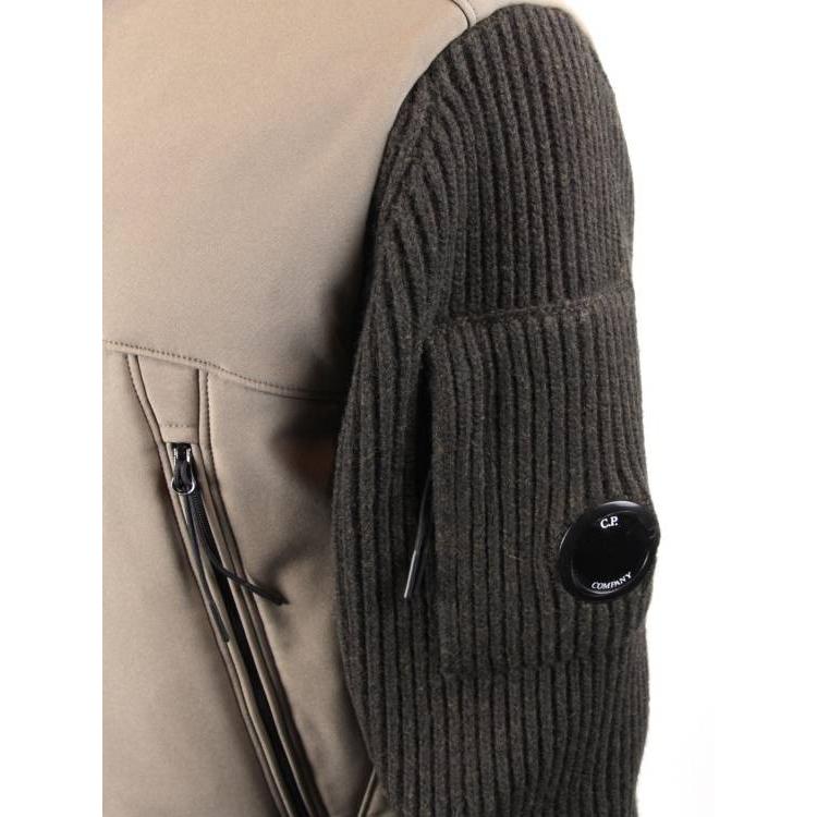 C.P. COMPANY（シーピーカンパニー） 袖切替 ニット フード付き