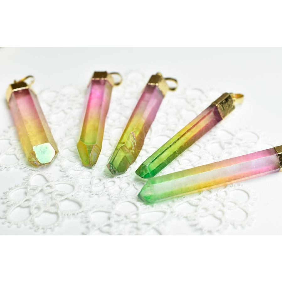 レインボーオーラ ポイント ペンダントトップ 四川産天然水晶使用 蒸着