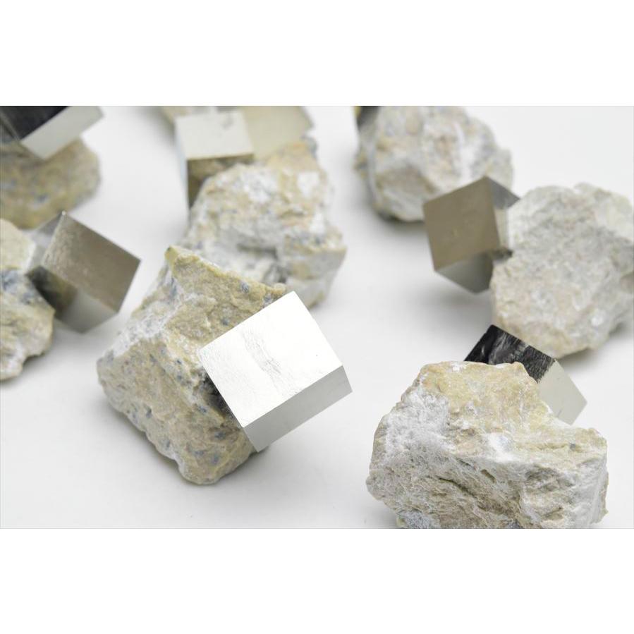 パイライト 結晶 母岩付き キュービックパイライト 原石 種類お任せ