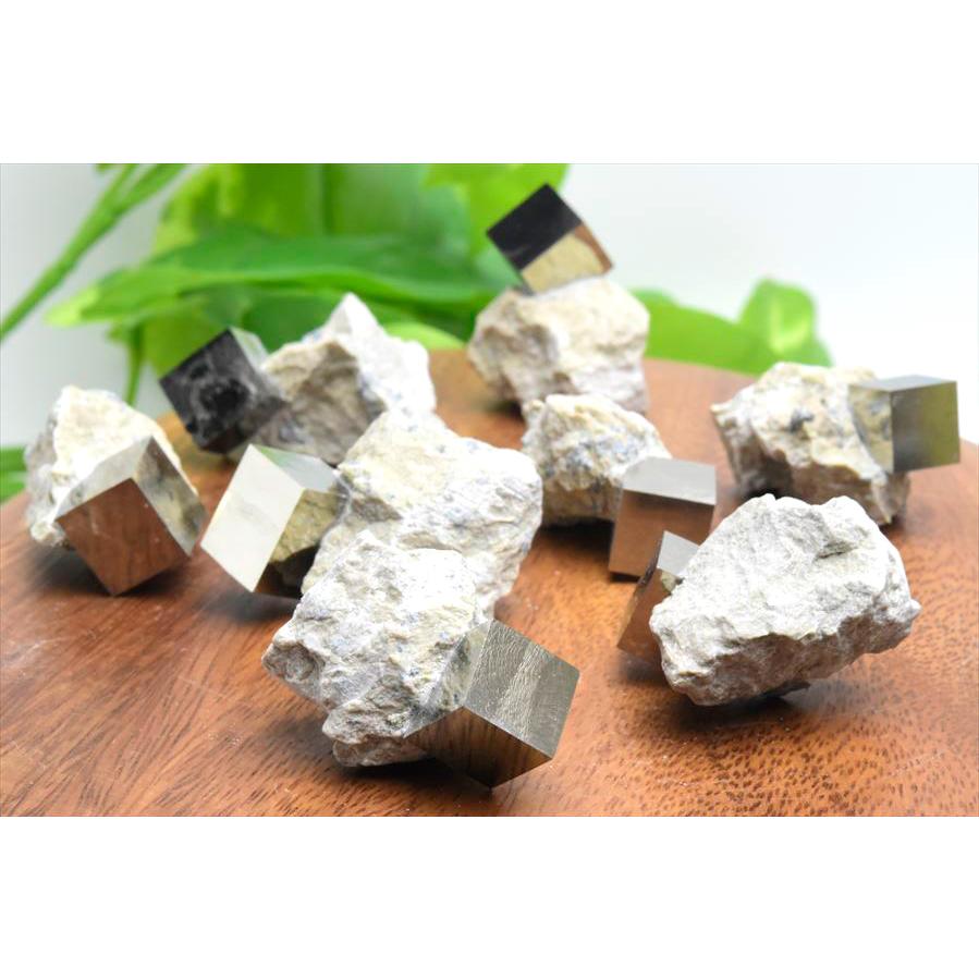 パイライト 結晶 母岩付き キュービックパイライト 原石 種類お任せ
