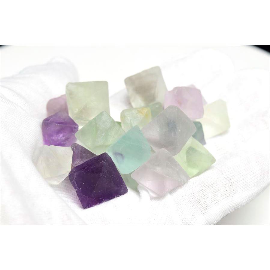 ★お値下げ中★ 特大！！5kg超フローライト原石　人気の蛍石　美品・レア物です♪ Amazon.co.jp: theory xyz フローライト原石 美品 置物 甲府製 秋光作