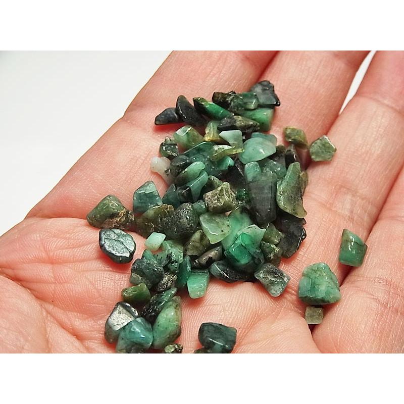 エメラルド さざれ ザンビア産 (約100g450円) エメラルドさざれ