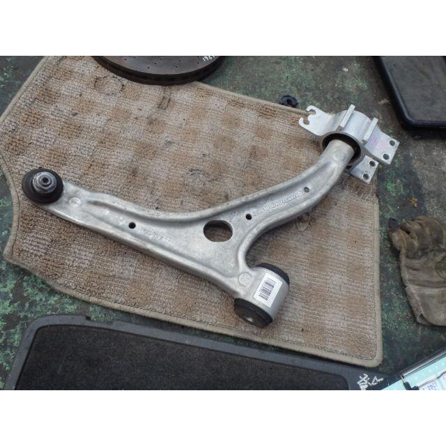 ベンツ CLAクラス DBA-117942 右Fロアアーム CLA180
