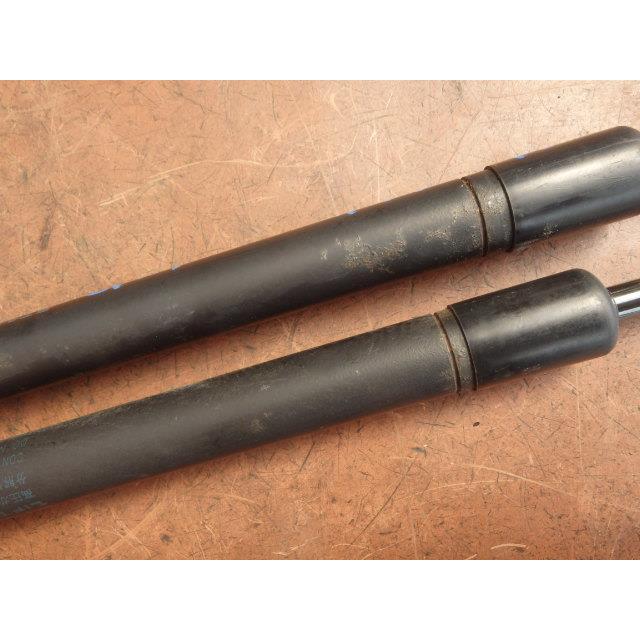 アルテッツァジータ TA-GXE10W バックドアダンパー AS200 Z