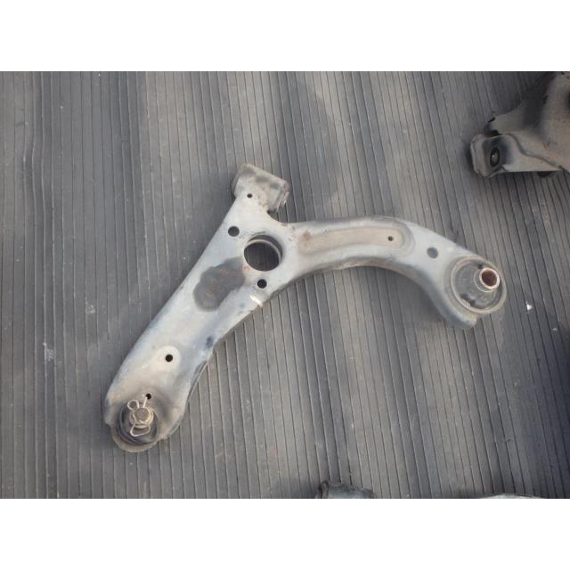 ダイハツのタント用ロアーアーム  左 タント CBA-L385S 左Fロアアーム カスタムRS 4WD KF-DET W24 48069