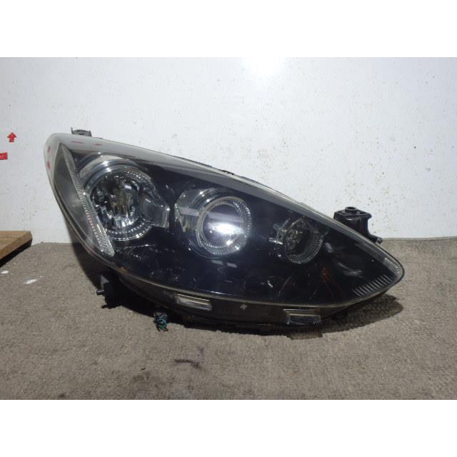 デミオ DBA-DE3FS ヘッドライト右 RH 13C ZJ-VE スタンレー P6515 D652