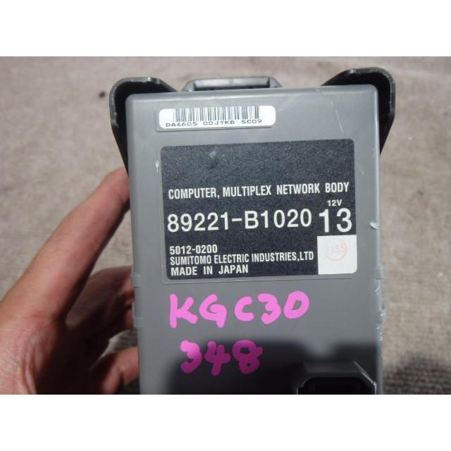 パッソ DBA-KGC30 ヒューズボックス X 1KR-FE 89221-B1020 214982