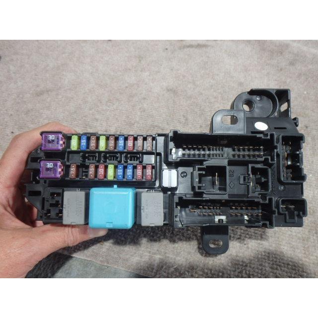 パッソ DBA-KGC30 ヒューズボックス X 1KR-FE 89221-B1020 214982