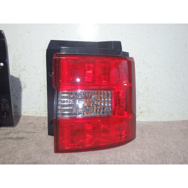 デリカD5 DBA-CV5W 右テールランプ シャモニー 7人 4B12 イマセン 
