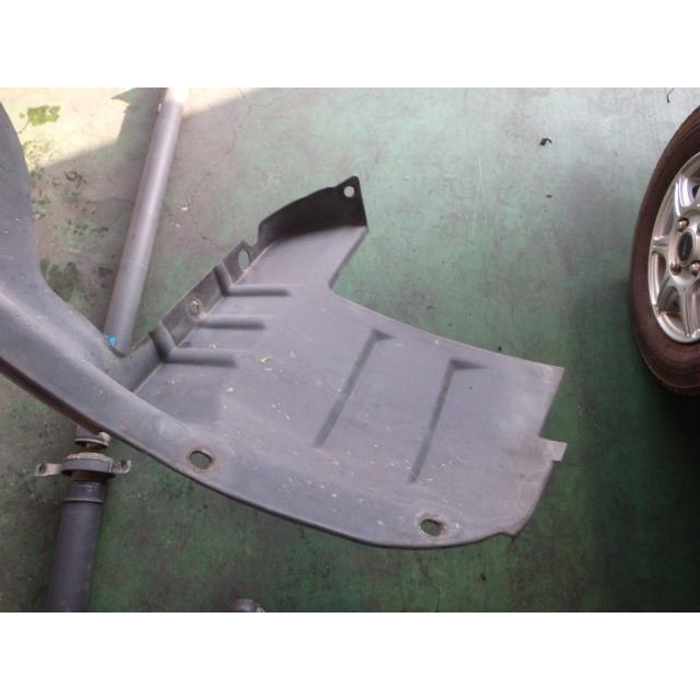 ジムニー GF-JB23W 左Fインナーフェンダー XC 4WD K6AT 26U 72482