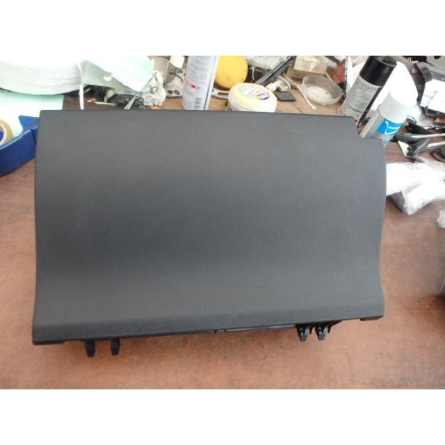プリウス DAA-ZVW30 グローブBOX L 2ZR-FXE 55551-47071 216950 : used