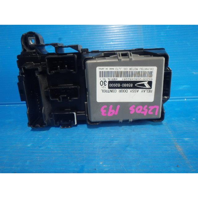 ミラ（ダイハツ） ミラアヴィ CBA-L250S ヒューズボックス X EF