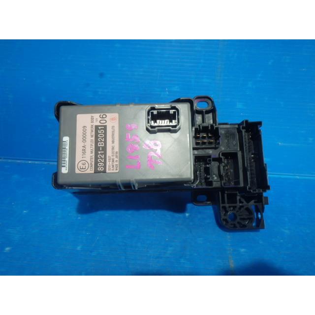 ムーヴ DBA-L185S ヒューズボックス X 4WD KF-VE 89221-B2051 室内