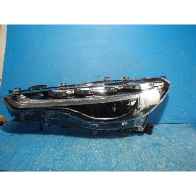 カローラクロス 3BA-ZSG10 ヘッドライト左 LH Z 2ZR-FAE 81170-16810