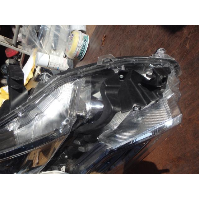 ヴェルファイア DAA-AYH30W ヘッドライト右 RH HV X 4WD 8人 2AR-FXE