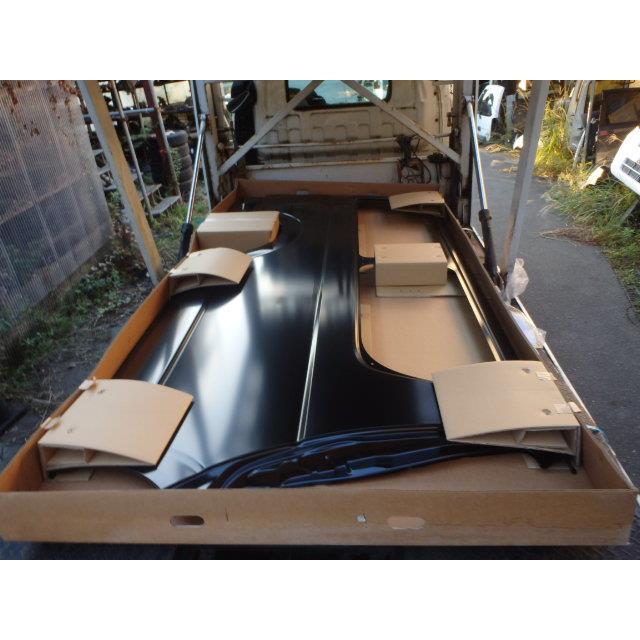ハイエース CBF-TRH200V 右Rフェンダー/クォーターパネル 1TR-FE 61611