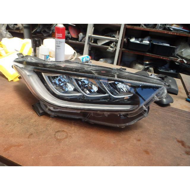 ヤリス 5BA-MXPA15 ヘッドライト右 RH Z 4WD M15A-FKS コイト K0-3