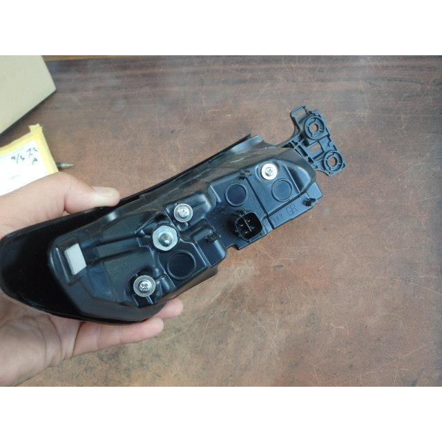 クラウン 6AA-AZSH32 右テールランプ Z A25A-FXS 219 30-495 81550