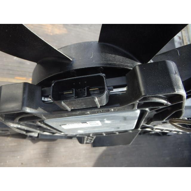 新品未使用　電動ファン付きワンショルダー 楽天市場】【11月中旬入荷】槌屋ヤック 90系 ノア・ヴォクシー