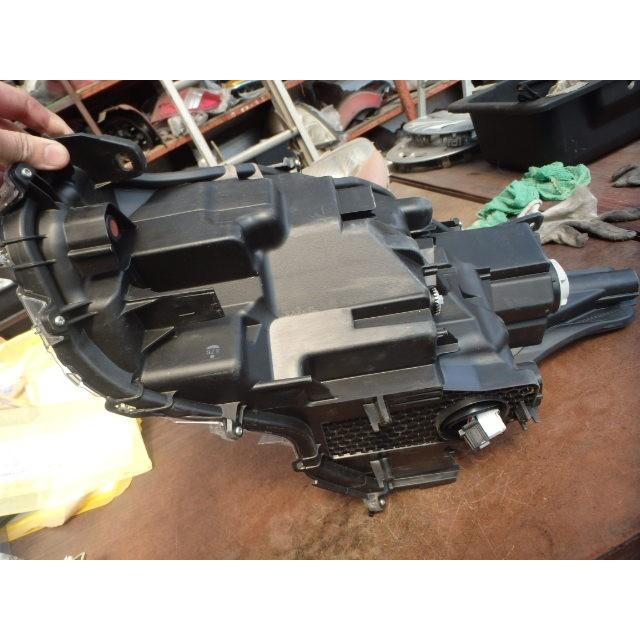 シエンタ(車) シエンタ 5BA-MXPC10G ヘッドライト右 RH Z 5人 M15A-FKS