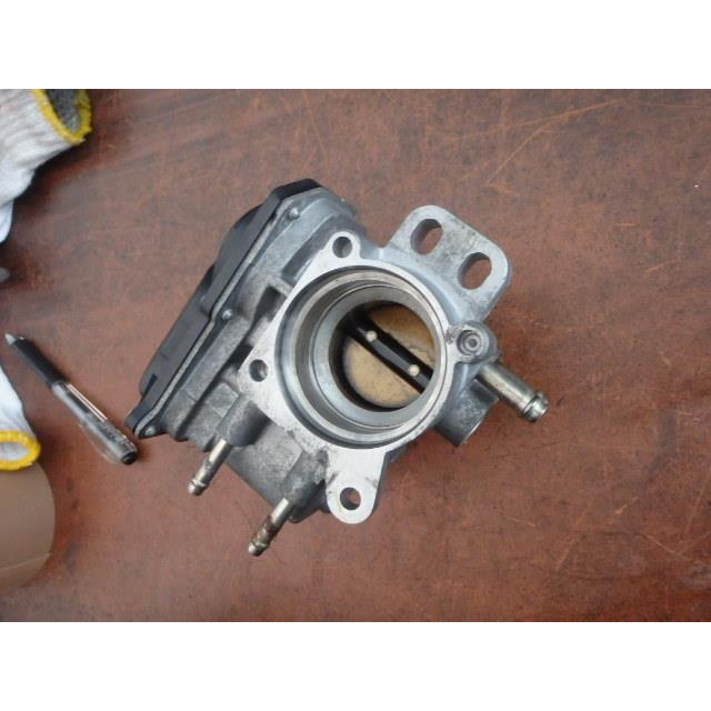 ヴィッツ DBA-SCP90 スロットルボディ 2SZ-FE 209 黒 22030-23010 