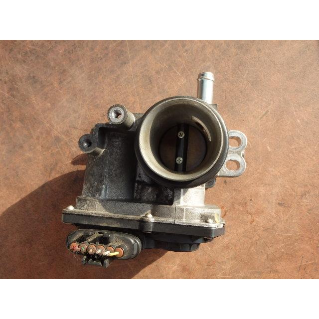 ヴィッツ DBA-SCP90 スロットルボディ 1300 F 2SZ-FE 1F8 銀 22030 