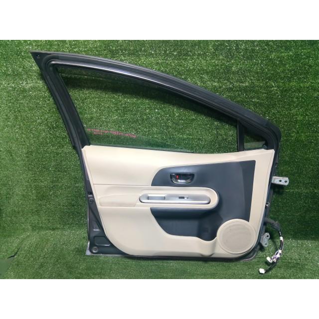 アクア DAA-NHP10 左 フロント ドア 1G3 オートモーティブ M2H3 67002