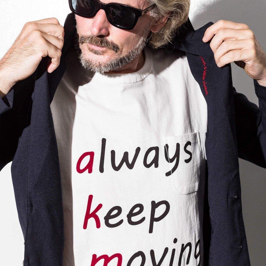 【SALE50%OFF】AKM Contemporary エイケイエムコンテンポラリー メッセージ プリント ポケット メンズ Tシャツ |  | 04