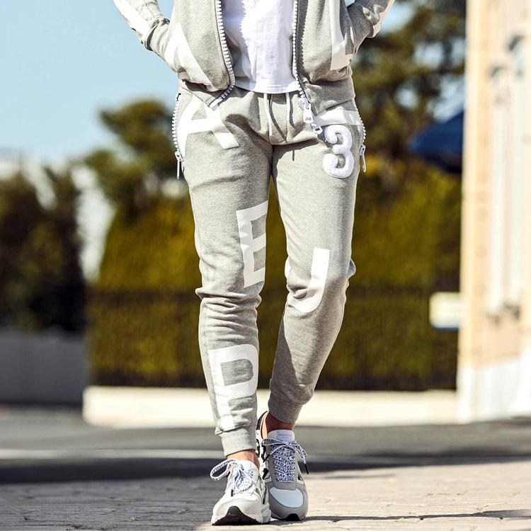 1PIU1UGUALE3 RELAX ウノピゥウノウグァーレトレ ビッグファスナー