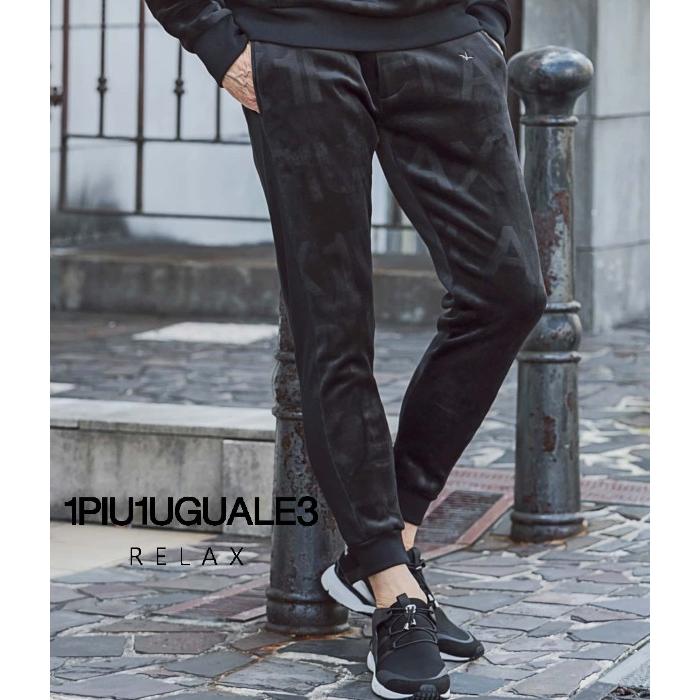 1PIU1UGUALE3 RELAX ウノピゥウノウグァーレトレ エンボスロゴ