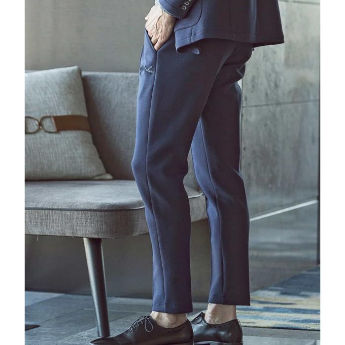 1PIU1UGUALE3 RELAX ウノピゥウノウグァーレトレ グラデーションロゴ