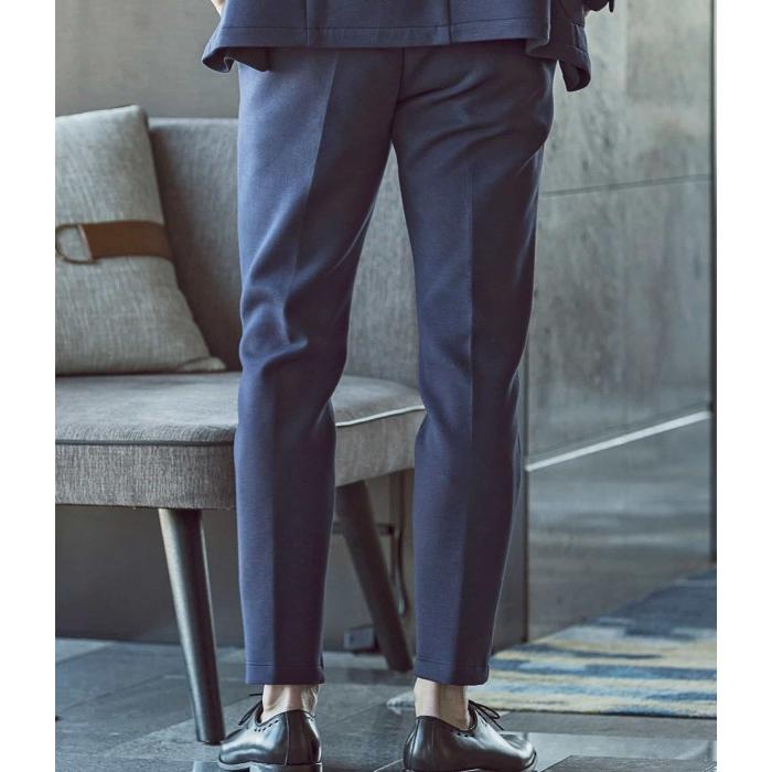 1PIU1UGUALE3 RELAX ウノピゥウノウグァーレトレ グラデーションロゴ