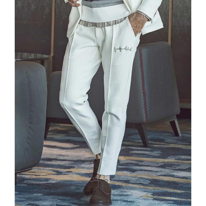 1PIU1UGUALE3 RELAX ウノピゥウノウグァーレトレ グラデーションロゴ