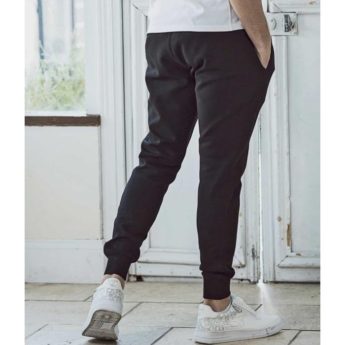 1PIU1UGUALE3 RELAX ウノピゥウノウグァーレトレ グラデーションロゴ