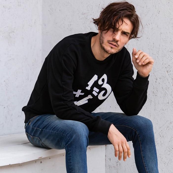 1PIU1UGUALE3スポーツ　クルーネック　新品タグ付き 1PIU1UGUALE3 RELAX SALE セール ワッペンクルーネックプルオーバー