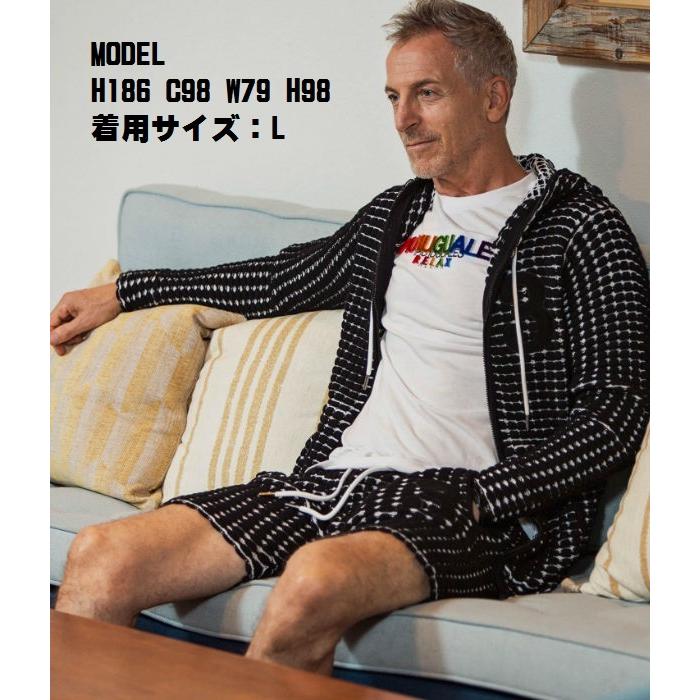 1PIU1UGUALE3 RELAX ウノピゥウノウグァーレトレ 3ロゴビッグワッフル