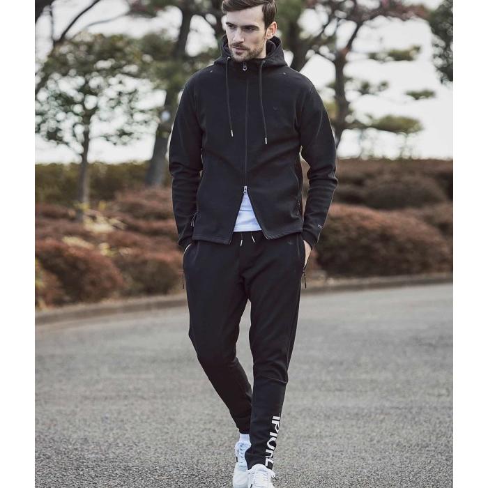 1PIU1UGUALE3 RELAX ウノピゥウノウグァーレトレ バックロゴパーカー